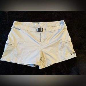 UNDER ARMOUR WOMANS SHORTS